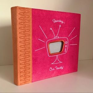 Hold Vintage Retro tv photo album